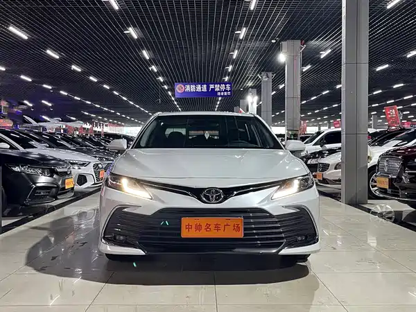 Toyota Camry 2023, фото 2