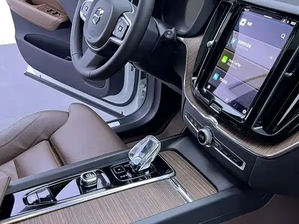 Volvo XC60 2023, фото 9