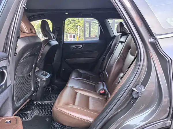 Volvo XC60 2022, фото 6