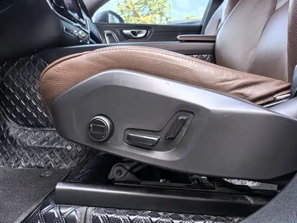 Volvo XC60 2022, фото 16