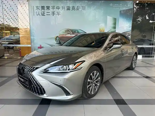 Lexus ES 2022