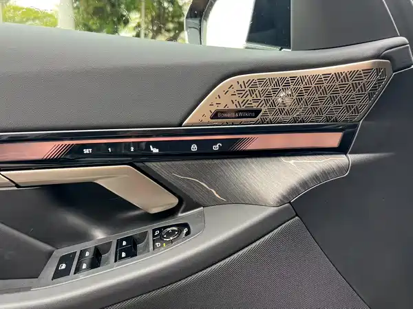 BMW 5 Series 2025, фото 11