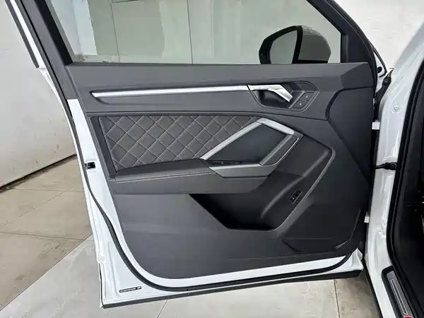 Audi Q3 2025, фото 10