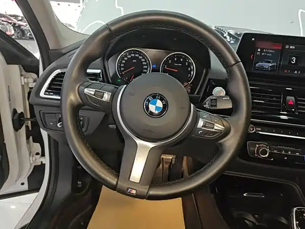 BMW 1 Series 2021, фото 10