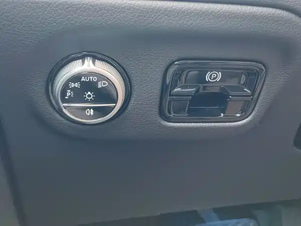 Mercedes-Benz EQE 2022, фото 37