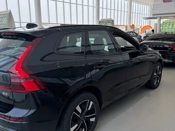 Volvo XC60 2026, фото 13