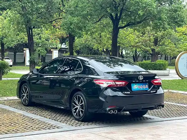 Toyota Camry 2023, фото 4