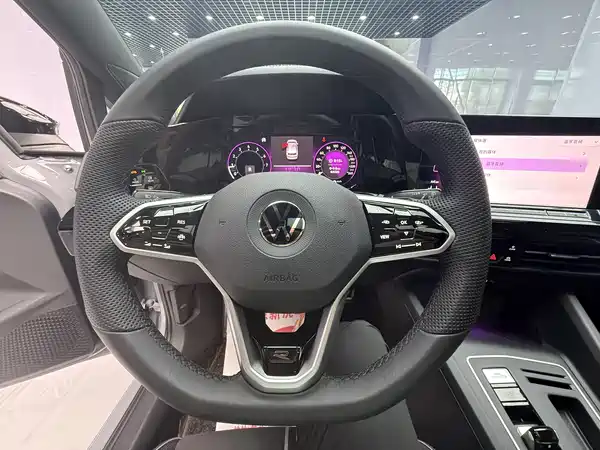 Volkswagen Golf 2023, фото 10