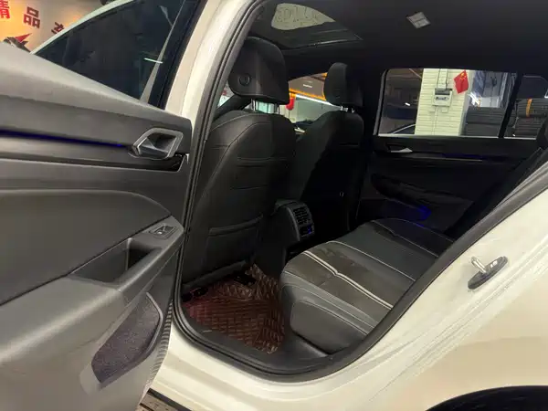 Volkswagen Golf 2023, фото 24