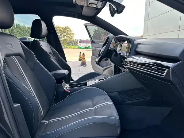 Volkswagen Golf 2023, фото 17
