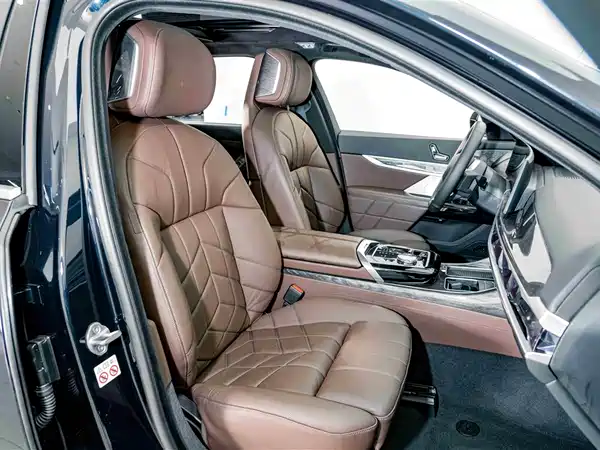 BMW i7 2023, фото 22
