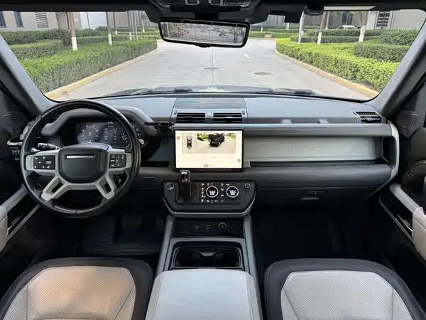 Land Rover Defender 2023, фото 8