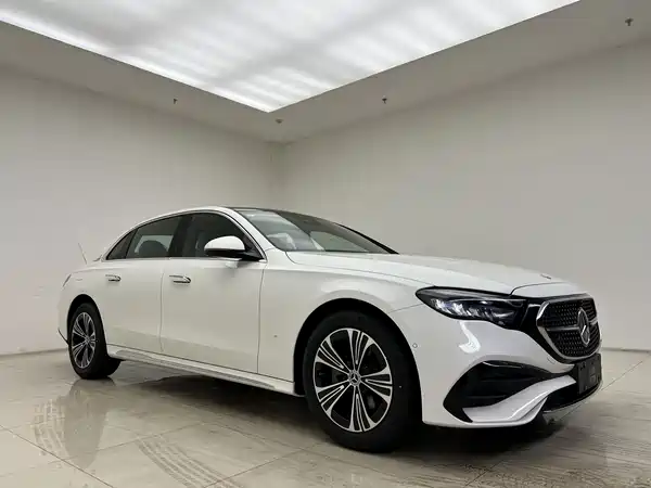 Mercedes-Benz E-Class 2024, фото 2