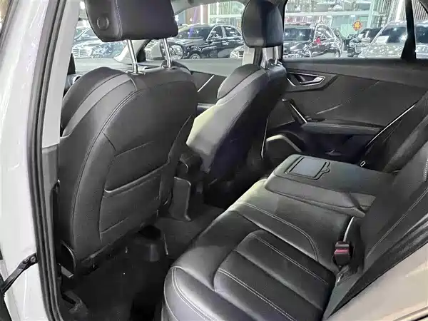 Audi Q2L 2024, фото 4