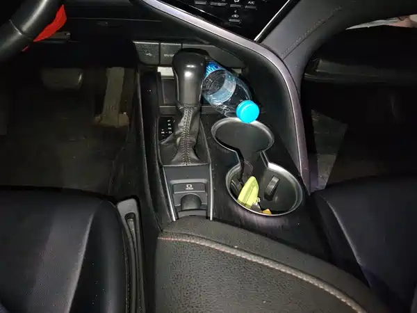 Toyota Camry 2023, фото 16