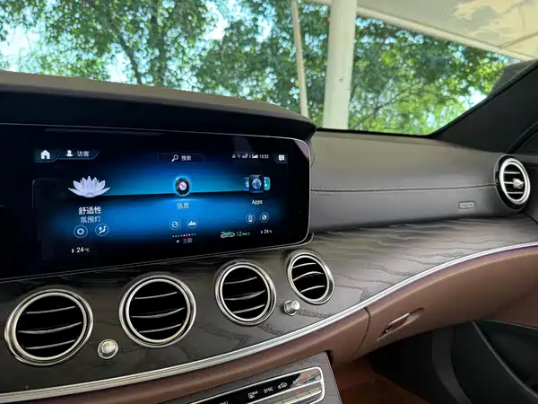 Mercedes-Benz E-Class 2023, фото 17