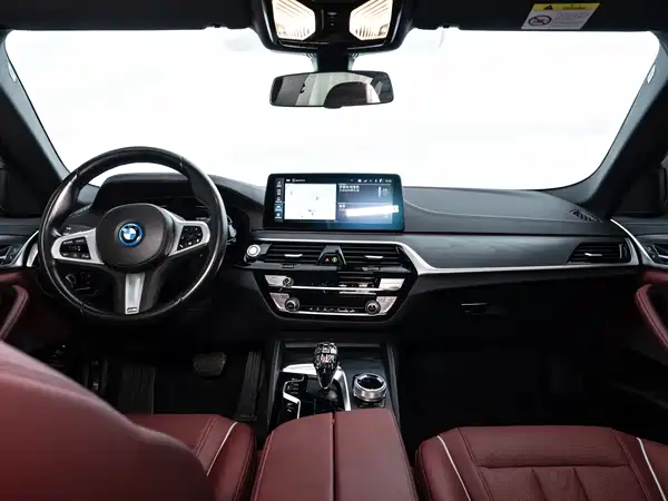 BMW 5 Series PHEV 2022, фото 24