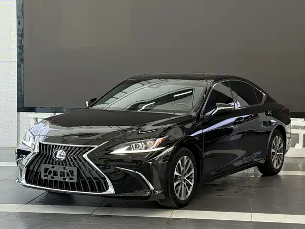 Lexus ES 2021