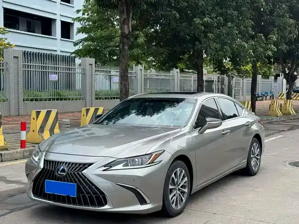 Lexus ES 2022