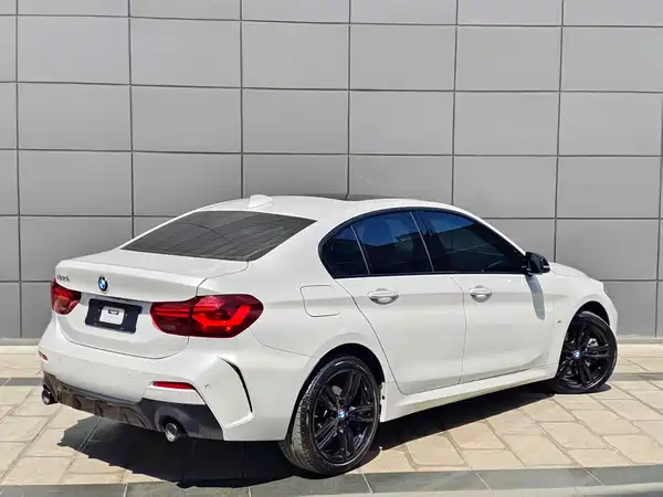 BMW 1 Series 2023, фото 3