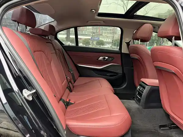 BMW 3 Series 2024, фото 16