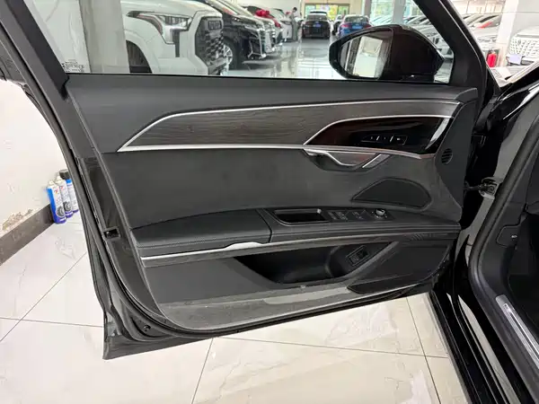 Audi A8 2023, фото 5