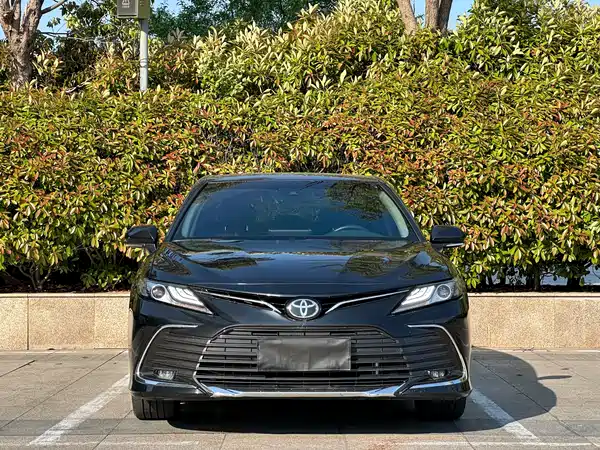 Toyota Camry 2023, фото 2