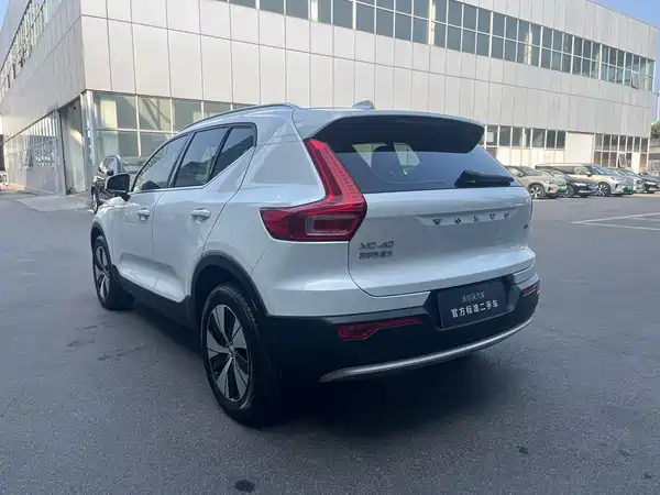 Volvo XC40 2025, фото 7