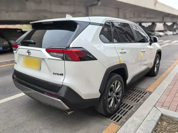Toyota RAV4 2023, фото 9