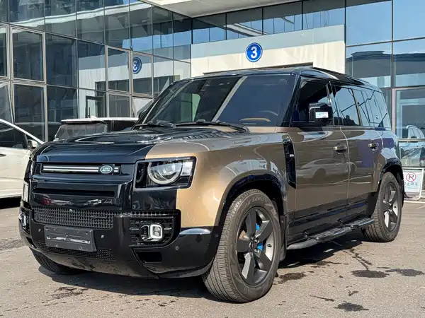 Land Rover Defender 2023