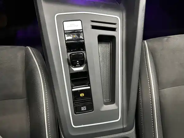 Volkswagen Golf 2023, фото 16