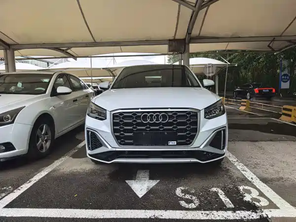 Audi Q2L 2022, фото 2