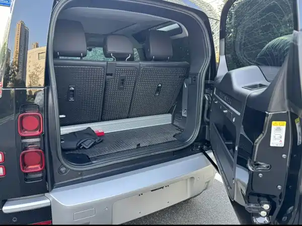 Land Rover Defender 2023, фото 13