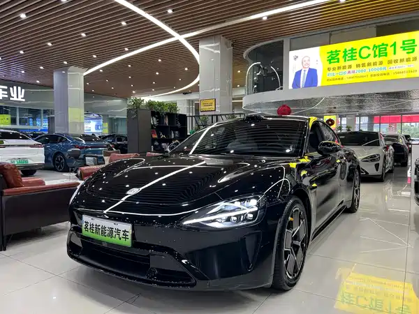 Xiaomi SU7 2024