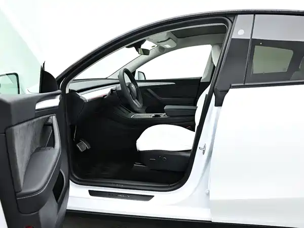 Tesla Model Y 2024, фото 9