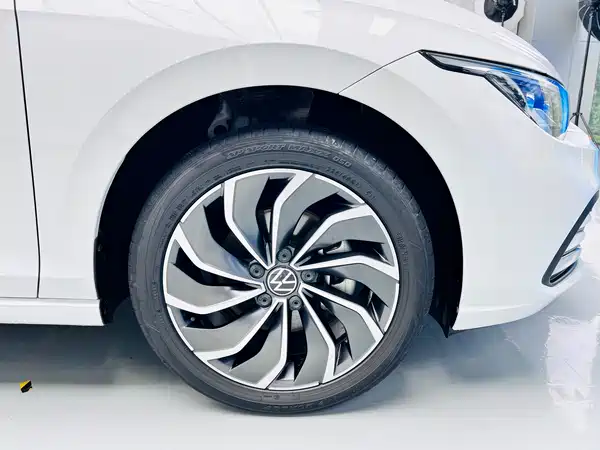 Volkswagen Golf 2023, фото 4