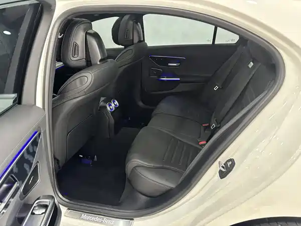 Mercedes-Benz C-Class PHEV 2025, фото 21