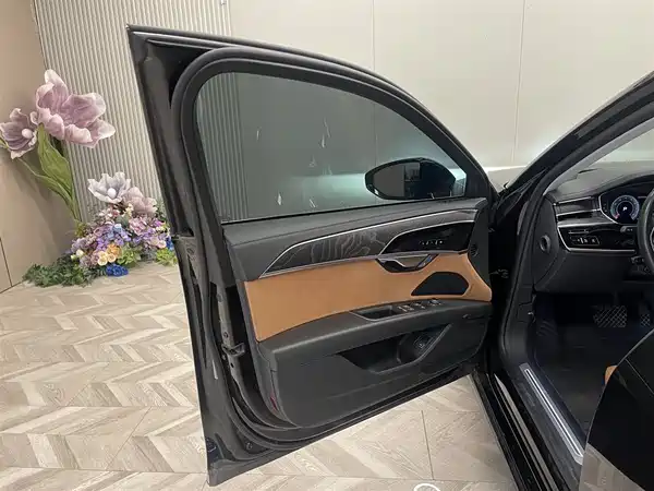 Audi A8 2023, фото 15