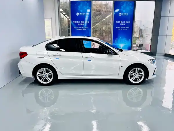 BMW 1 Series 2022, фото 5