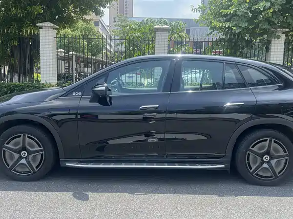 Mercedes-Benz EQE SUV 2023, фото 8