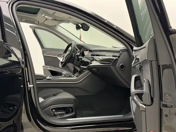 Audi A8 2023, фото 26