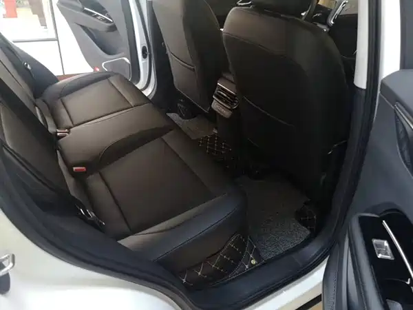 Hongqi HS3 PHEV 2025, фото 17