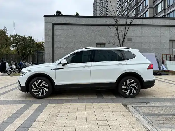 Volkswagen Tiguan L 2023, фото 11