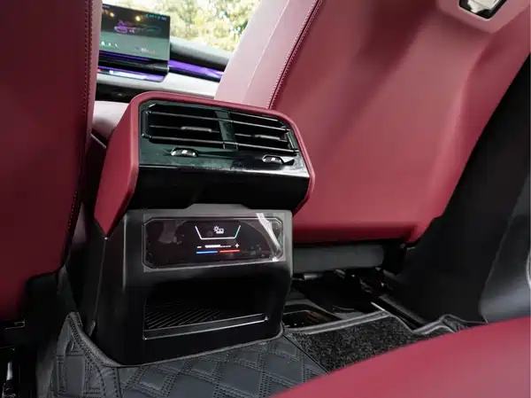 BMW 5 Series 2025, фото 19