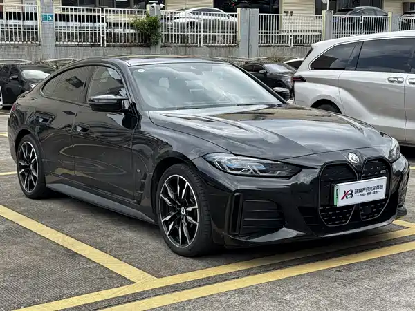 BMW i4 2022, фото 2