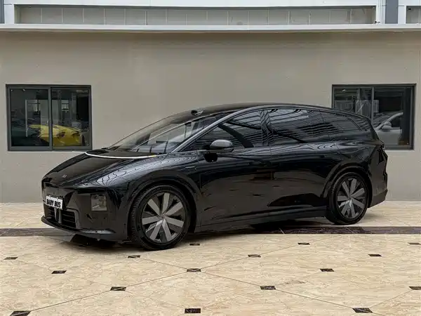 Li Auto i8 2025