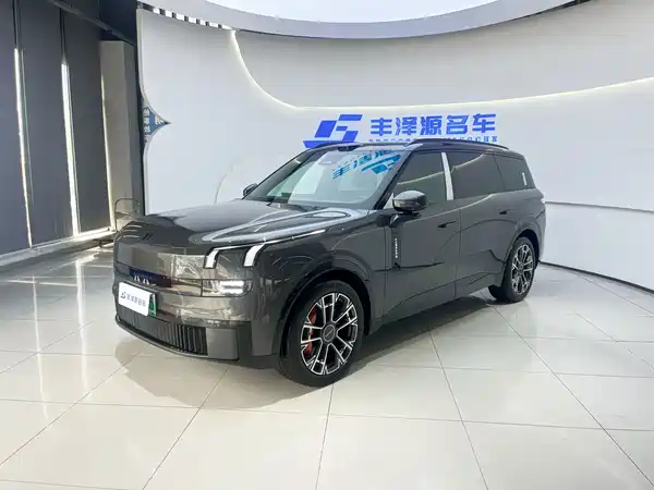 Lynk & Co 900 2025