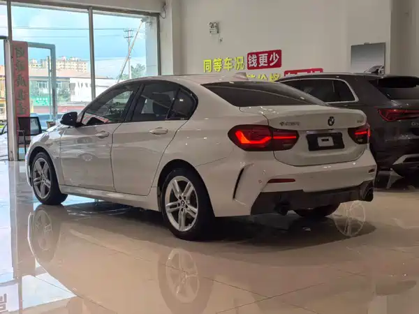 BMW 1 Series 2023, фото 4