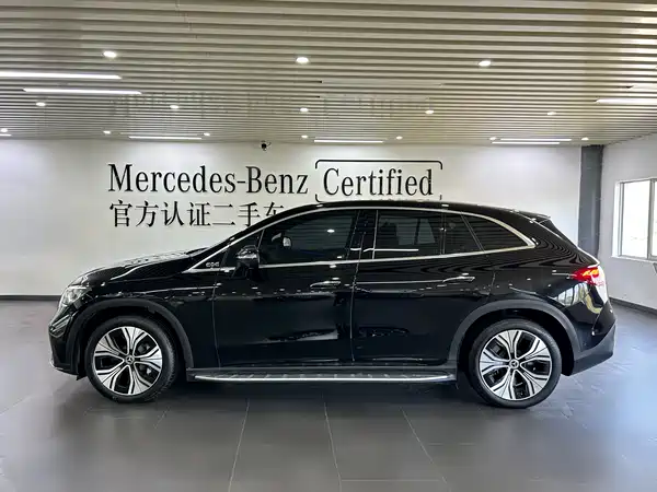 Mercedes-Benz EQE SUV 2024, фото 3