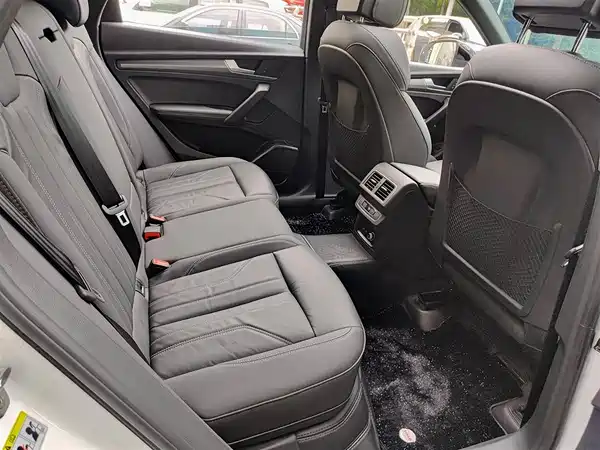 Audi Q5L 2023, фото 11